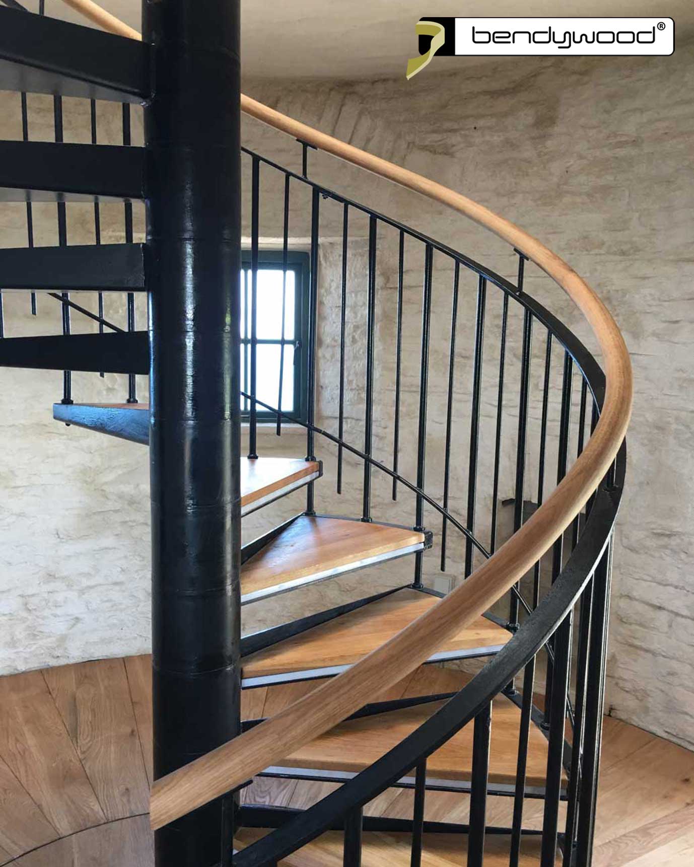 Round bending handrail in Bendywood®-oak for spiral staircase with radius 80 cm